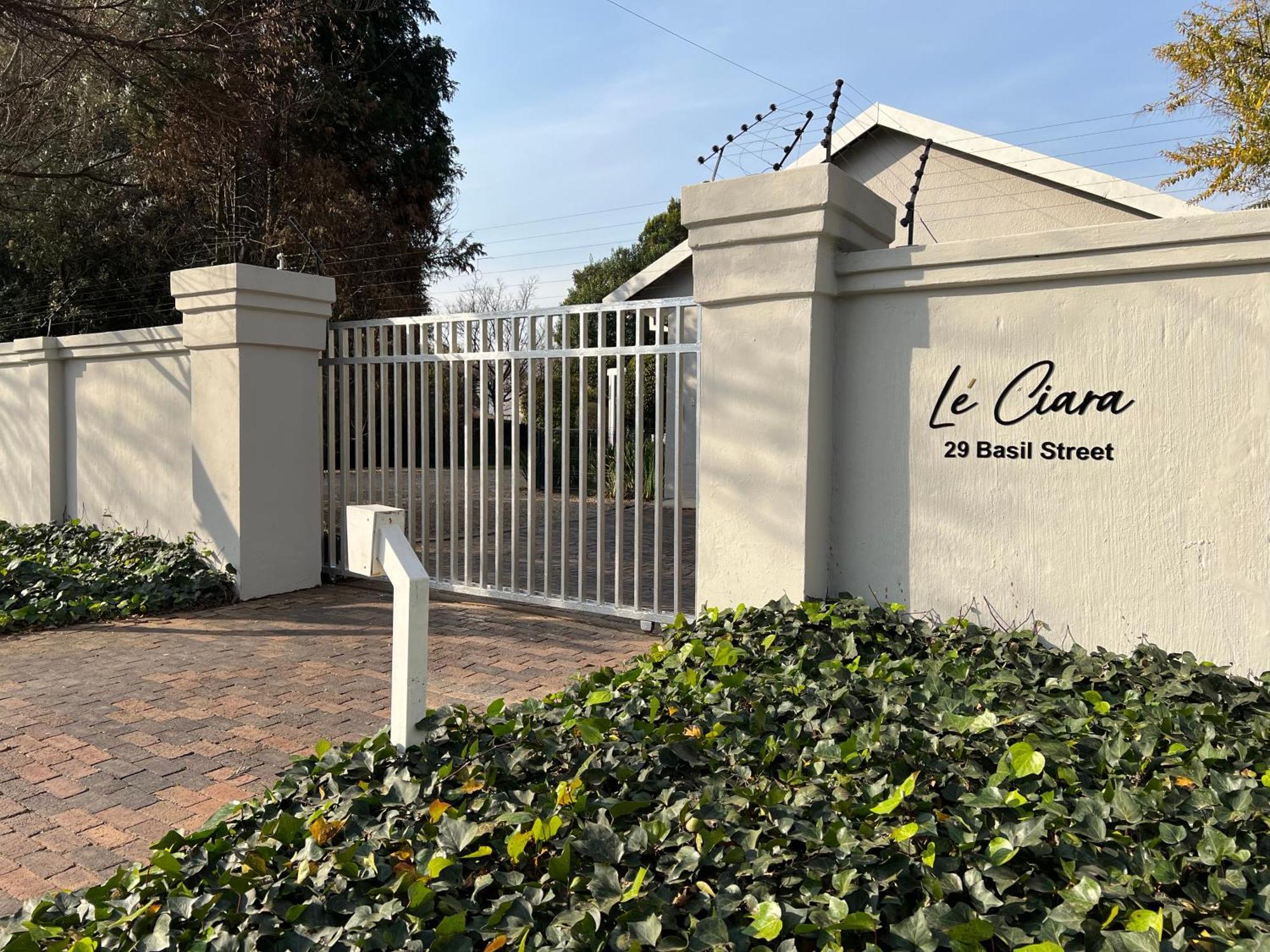 Le'Ciara Luxury Guest House Johannesburg Exterior photo